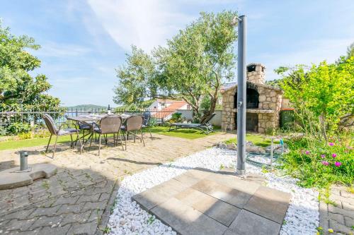 Zuhanyzó, Apartment Kiara near the beach in Primosten Burnji Zuhanyzó, Apartment Kiara near the beach in Primosten Burnji