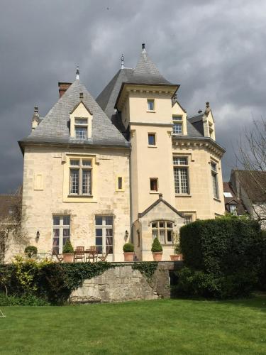 Vista exterior, Le Castel Ecossais in Senlis Vista exterior, Le Castel Ecossais in Senlis