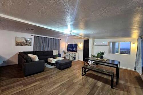 Stunning Vacation Rental with Foosball and Barbecue in Meadview, Arizona in Meadview (AZ) Stunning Vacation Rental with Foosball and Barbecue in Meadview, Arizona in Meadview (AZ)