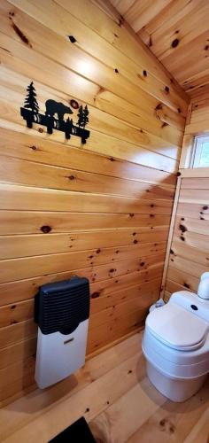 Off-Gris Eco-Friendly Cabin with Spectacular Views Ideal for Small Groups in NY in Malone (NY) Off-Gris Eco-Friendly Cabin with Spectacular Views Ideal for Small Groups in NY in Malone (NY)