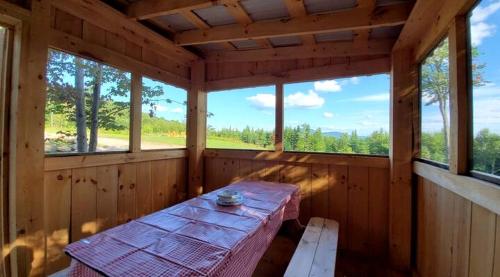 Off-Gris Eco-Friendly Cabin with Spectacular Views Ideal for Small Groups in NY in Malone (NY) Off-Gris Eco-Friendly Cabin with Spectacular Views Ideal for Small Groups in NY in Malone (NY)