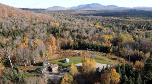 Off-Gris Eco-Friendly Cabin with Spectacular Views Ideal for Small Groups in NY in Malone (NY) Off-Gris Eco-Friendly Cabin with Spectacular Views Ideal for Small Groups in NY in Malone (NY)