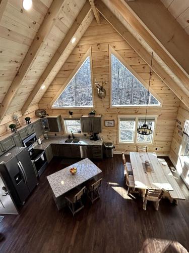 Charming Cabin with Hot-tub and Stunning Views in Campbellsville, Kentucky in Campbellsville Charming Cabin with Hot-tub and Stunning Views in Campbellsville, Kentucky in Campbellsville