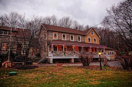 Spacious Vacation Rental with Jacuzzi near the Pocono Mountains, Pennsylvania in 賓西法尼亞州利哈伊頓 Spacious Vacation Rental with Jacuzzi near the Pocono Mountains, Pennsylvania in 賓西法尼亞州利哈伊頓