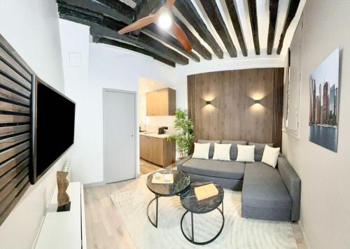 Charming studio near the Louvre Museum in Paris Charming studio near the Louvre Museum in Paris