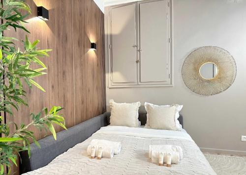 Charming studio near the Louvre Museum in Paris Charming studio near the Louvre Museum in Paris
