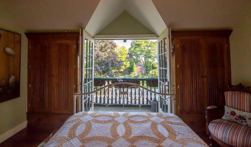 Gorgeous Historical Accommodation with Delicious Breakfast near Aurora, New York in Aurora (NY) Gorgeous Historical Accommodation with Delicious Breakfast near Aurora, New York in Aurora (NY)