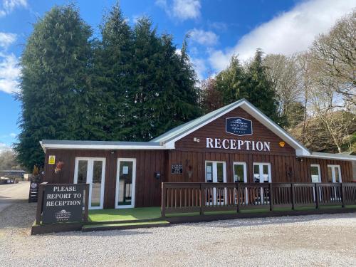 Előcsarnok, Loch Ness Highland Resort Micro Lodges in Fort Augustus Városközpont Előcsarnok, Loch Ness Highland Resort Micro Lodges in Fort Augustus Városközpont