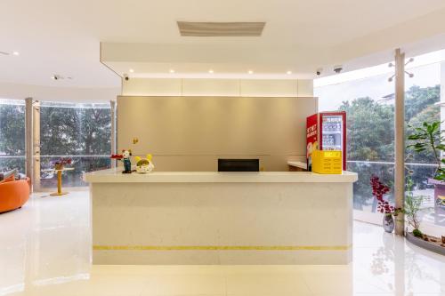 Lobby, CMAX Hotel Guangzhou International Convention and Exhibition Center Luoxi Subway Station Branch in Guangzhou Lobby, CMAX Hotel Guangzhou International Convention and Exhibition Center Luoxi Subway Station Branch in Guangzhou