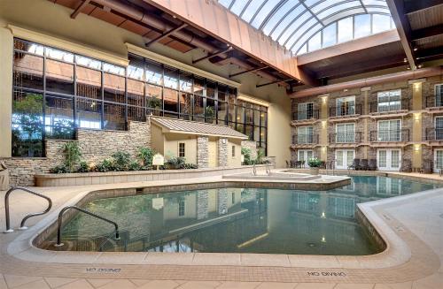 مسبح, منتجع وأجنحة بيست ويسترن بريميير إيدن (Eden Resort & Suites - Best Western Premier Collection) in Lancaster City Center مسبح, منتجع وأجنحة بيست ويسترن بريميير إيدن (Eden Resort & Suites - Best Western Premier Collection) in Lancaster City Center