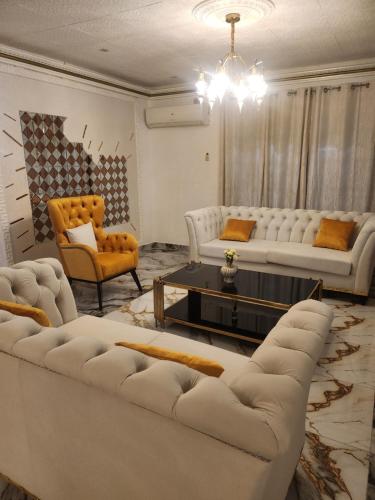 LUXUEUX Platinium in Alibandeng LUXUEUX Platinium in Alibandeng