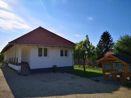 Jardí, Ezüstfenyő Vendégház (Ezustfenyo Vendeghaz) in Hegykozseg Jardí, Ezüstfenyő Vendégház (Ezustfenyo Vendeghaz) in Hegykozseg