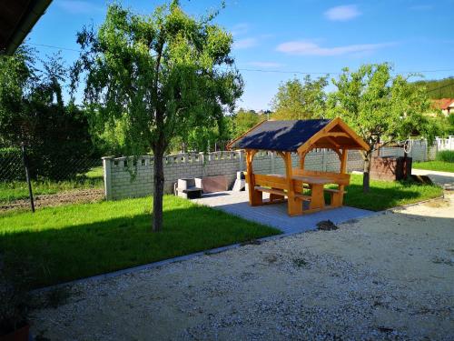 Jardí, Ezüstfenyő Vendégház (Ezustfenyo Vendeghaz) in Hegykozseg Jardí, Ezüstfenyő Vendégház (Ezustfenyo Vendeghaz) in Hegykozseg