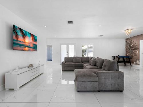 The Chill Sunny Casa Near Beaches in Miami Lakes The Chill Sunny Casa Near Beaches in Miami Lakes