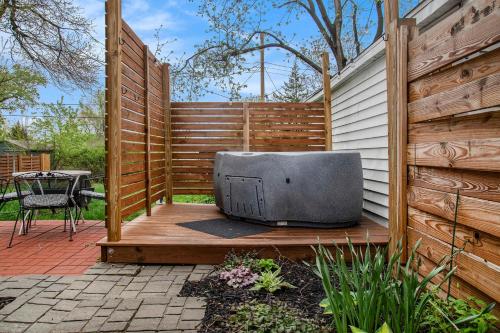 Sweet Rose Cottage A Romantic Getaway near Mormon Pioneer Cemetery Sweet Rose Cottage A Romantic Getaway near Mormon Pioneer Cemetery