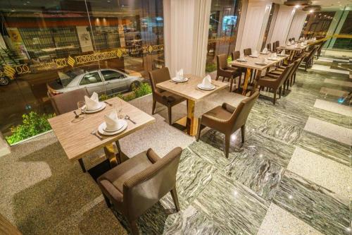 뉴 시즌 스퀘어 호텔 (New Season Square Hotel) in 핫야이 뉴 시즌 스퀘어 호텔 (New Season Square Hotel) in 핫야이