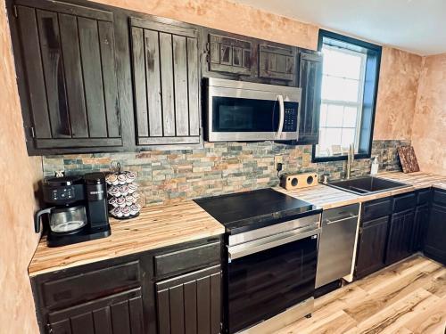 LUXX - Two Bedroom Suite - Bunk Room in Ranchos De Taos LUXX - Two Bedroom Suite - Bunk Room in Ranchos De Taos