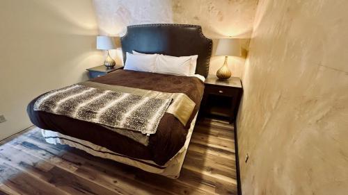 LUXX - Two Bedroom Suite - Bunk Room in Ranchos De Taos LUXX - Two Bedroom Suite - Bunk Room in Ranchos De Taos