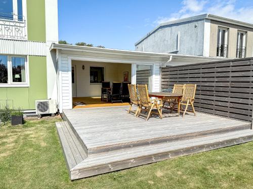 Kert, Townhouse close to Beach & City Center in Falkenberg Kert, Townhouse close to Beach & City Center in Falkenberg