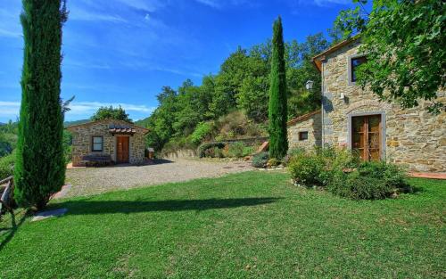 Kert, Villa Casentino by PosarelliVillas in Capolona Kert, Villa Casentino by PosarelliVillas in Capolona