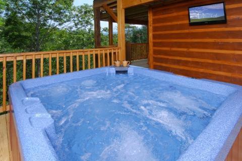 A Suite Mountain Escape, free tickets, no catch! in Pigeon Forge Suburbii A Suite Mountain Escape, free tickets, no catch! in Pigeon Forge Suburbii