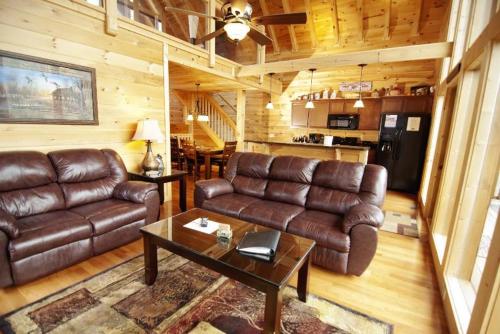 A Suite Mountain Escape, free tickets, no catch! in Pigeon Forge Suburbii A Suite Mountain Escape, free tickets, no catch! in Pigeon Forge Suburbii