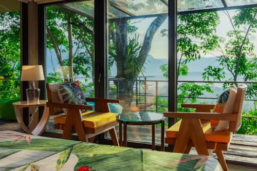 Heliconia Ledge in 마와넬라 Heliconia Ledge in 마와넬라