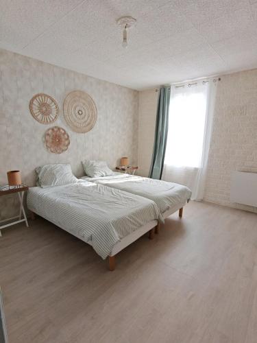 l'Orchidée - 100m Naval group - 5mn de l'espace Carat (l'Orchidee - 100m Naval group - 5mn de l'espace Carat) in Magnac Sur Touvre l'Orchidée - 100m Naval group - 5mn de l'espace Carat (l'Orchidee - 100m Naval group - 5mn de l'espace Carat) in Magnac Sur Touvre