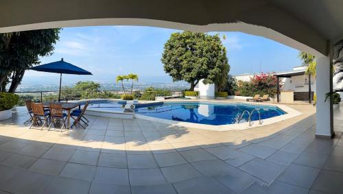 مسبح, Casa Lomas de Cuernavaca in Lomas de Acapantzingo مسبح, Casa Lomas de Cuernavaca in Lomas de Acapantzingo
