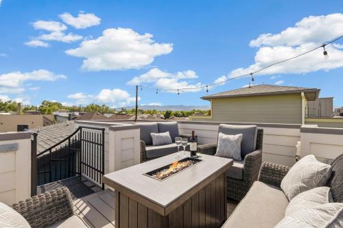 Decked Out Sunset Views, Fire Pit & Fenced Yard in Old Town Decked Out Sunset Views, Fire Pit & Fenced Yard in Old Town