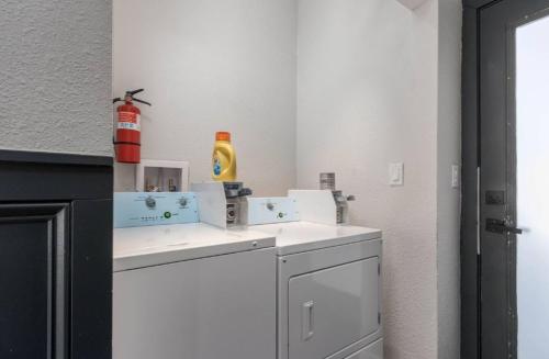 2-Bed Modern Apt in the heart of Pueblo with work space in 梅薩章克申 2-Bed Modern Apt in the heart of Pueblo with work space in 梅薩章克申