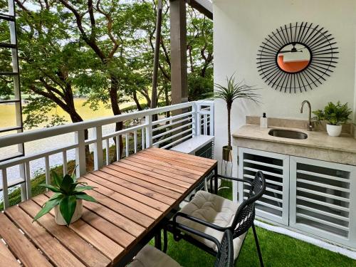 Balcony/terrace, Pico De Loro 2BR Condo Unit in Pico de Loro (Cutad) Cove Balcony/terrace, Pico De Loro 2BR Condo Unit in Pico de Loro (Cutad) Cove