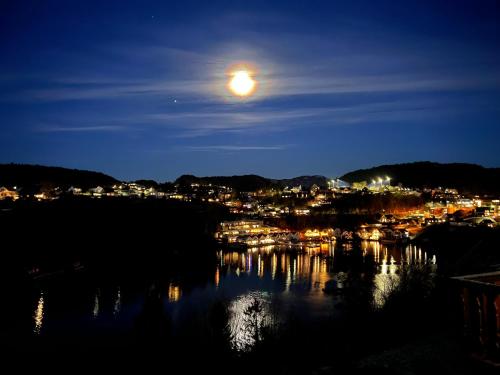 נוף, Feriehus i Flekkefjord med panoramautsikt in פלקפיורד נוף, Feriehus i Flekkefjord med panoramautsikt in פלקפיורד