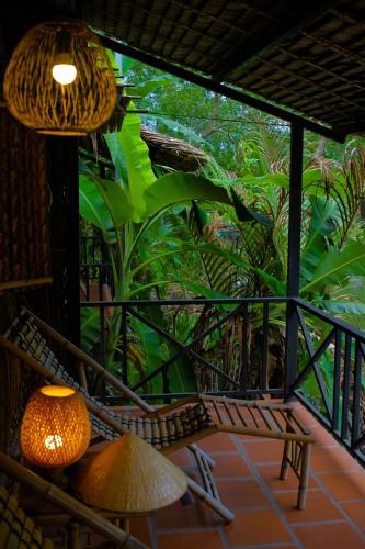 Hometravel Mekong Can Tho in Cai Rang Hometravel Mekong Can Tho in Cai Rang