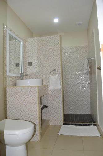 Bathroom, HOTEL Le SQUARE in Thies Bathroom, HOTEL Le SQUARE in Thies
