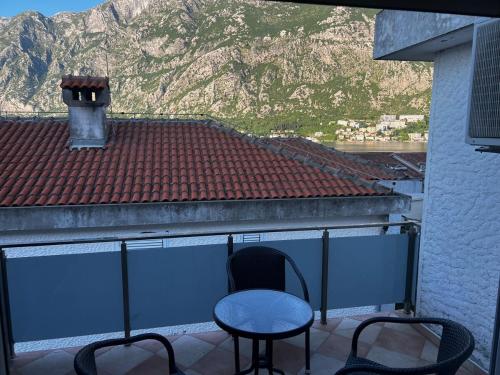 Luka's loft studio in Prcanj Luka's loft studio in Prcanj