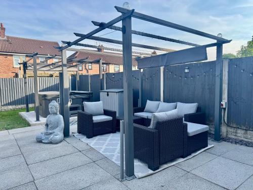 house with hot tub in Croxteth house with hot tub in Croxteth