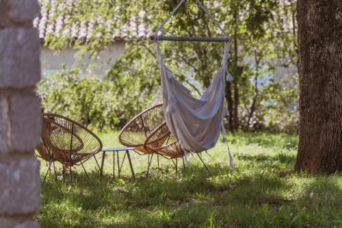Jardín, La Parenthèse Cosy Jacuzzi & Charme (La Parenthese Cosy Jacuzzi & Charme) in Aubenas Jardín, La Parenthèse Cosy Jacuzzi & Charme (La Parenthese Cosy Jacuzzi & Charme) in Aubenas