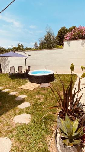 Bañera de hidromasaje, La Parenthèse Cosy Jacuzzi & Charme (La Parenthese Cosy Jacuzzi & Charme) in Aubenas Bañera de hidromasaje, La Parenthèse Cosy Jacuzzi & Charme (La Parenthese Cosy Jacuzzi & Charme) in Aubenas