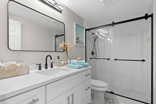 Bathroom, Haven Waterfront Walk to Beach in Hudson (FL) Bathroom, Haven Waterfront Walk to Beach in Hudson (FL)