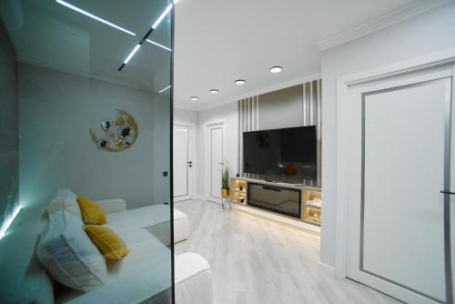 Designer Apartment with 2 Bedrooms, Full Kitchen, Rain Shower & Coffee Station and Netflix - GrandSt in Rîșcani Designer Apartment with 2 Bedrooms, Full Kitchen, Rain Shower & Coffee Station and Netflix - GrandSt in Rîșcani