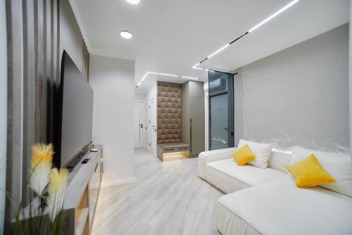 Designer Apartment with 2 Bedrooms, Full Kitchen, Rain Shower & Coffee Station and Netflix - GrandSt in Rîșcani Designer Apartment with 2 Bedrooms, Full Kitchen, Rain Shower & Coffee Station and Netflix - GrandSt in Rîșcani