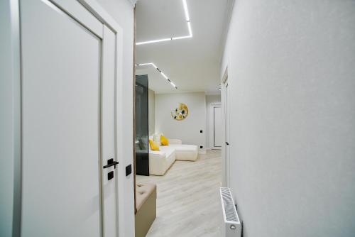 Designer Apartment with 2 Bedrooms, Full Kitchen, Rain Shower & Coffee Station and Netflix - GrandSt in Rîșcani Designer Apartment with 2 Bedrooms, Full Kitchen, Rain Shower & Coffee Station and Netflix - GrandSt in Rîșcani