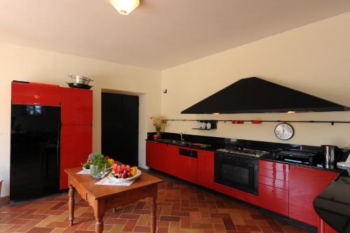 Kitchen, Italian Experience-Villa Aria in Montemaggiore al Metauro Kitchen, Italian Experience-Villa Aria in Montemaggiore al Metauro