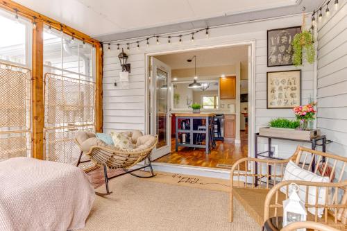 14 Mi to Dtwn Indy Family Gem with Yard in Greenwood (Indiana) 14 Mi to Dtwn Indy Family Gem with Yard in Greenwood (Indiana)