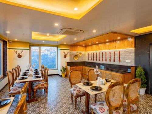 Alimentos e Bebidas, The Hosteller Shimla, Valley View in Shimla Alimentos e Bebidas, The Hosteller Shimla, Valley View in Shimla