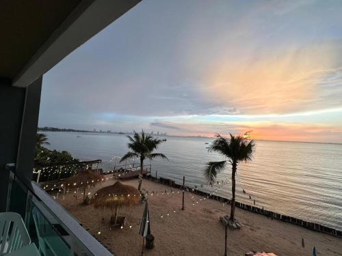 Golden Dragon Beach Resort Pattaya (Bang Lamung) in Bang La Mung Golden Dragon Beach Resort Pattaya (Bang Lamung) in Bang La Mung