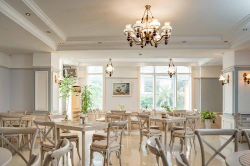 Restaurant, Rembrandt Hotel Nha Trang in Nha Trang Restaurant, Rembrandt Hotel Nha Trang in Nha Trang