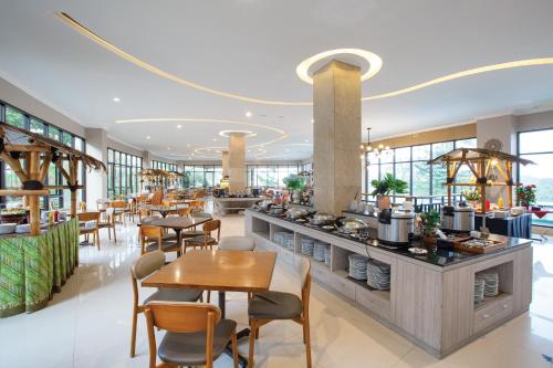 Ресторант, The Green Peak, ARTOTEL Curated in Пунчак Ресторант, The Green Peak, ARTOTEL Curated in Пунчак