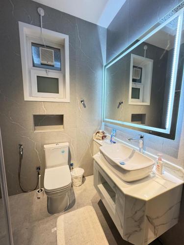 Bathroom, Tarif Luxury Residence Exclusive Chalets in Al Marfa' Bathroom, Tarif Luxury Residence Exclusive Chalets in Al Marfa'